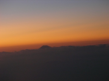 夕暮れの雲海に浮かぶ富士山.JPG